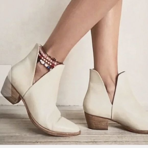 Free People Shoes - Free People Charm Double V Ankle Boot Ecru /White Leather Block Heels Bootie 40
